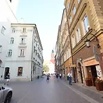Elegant Royal Castle Apartment *