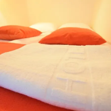 Elegant Royal Castle Apartman *